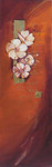 Terrafarbiger Hintergrund, weisse Blüten, goldene Schlagmetall-Applikationen, Ammonit